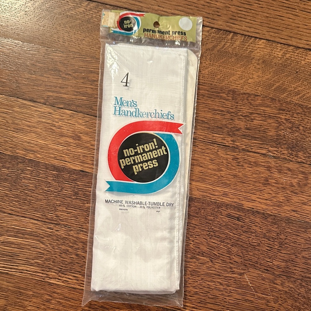 New in Packaging Vtg 70s Men's White‎ No Iron Handkerchiefs - Pack of 4
